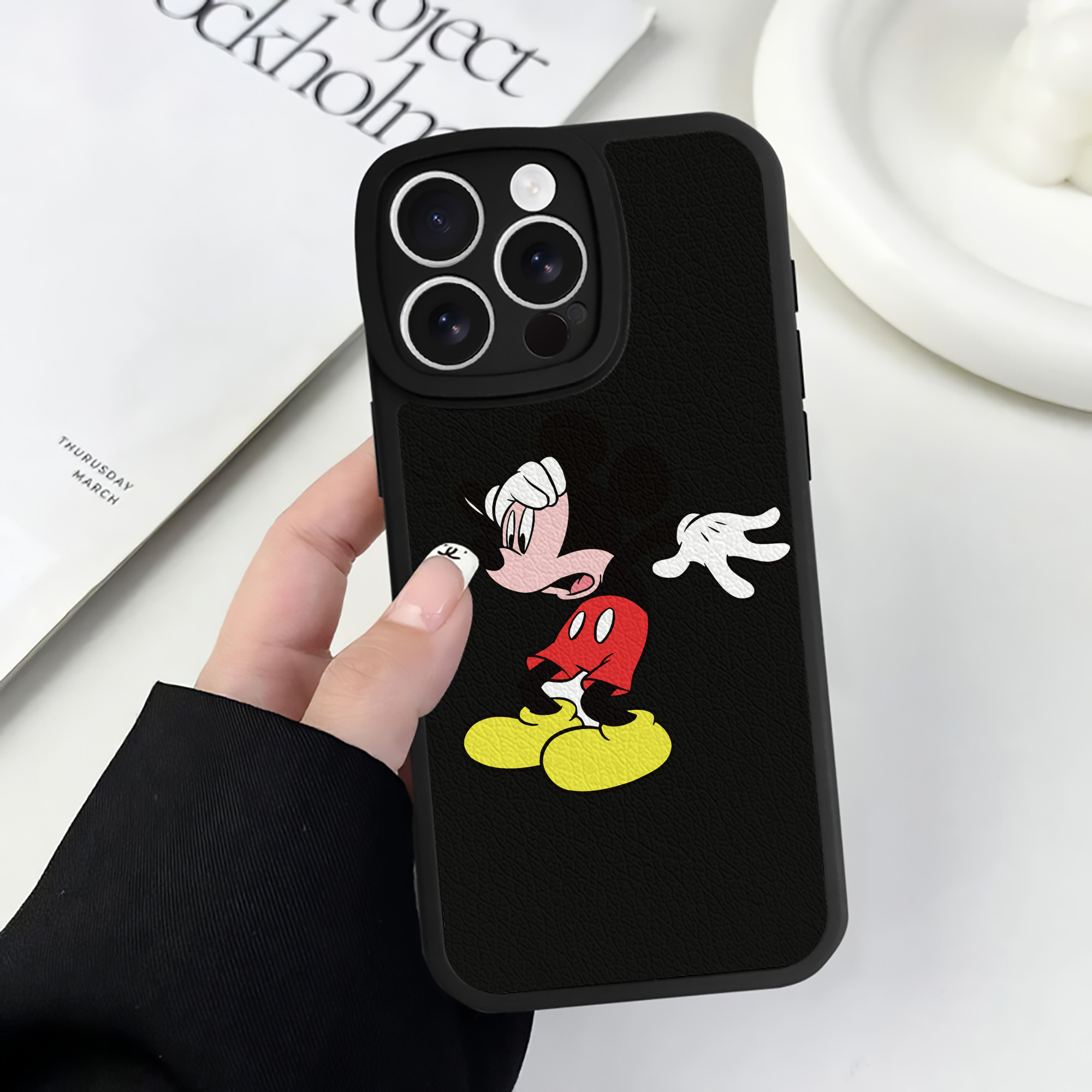 （画像用） ミッキーマウス Mickey Mouse 【iPhone 16シリーズ対応】シリコンスマホケース（レザー調） 材質：シリコン